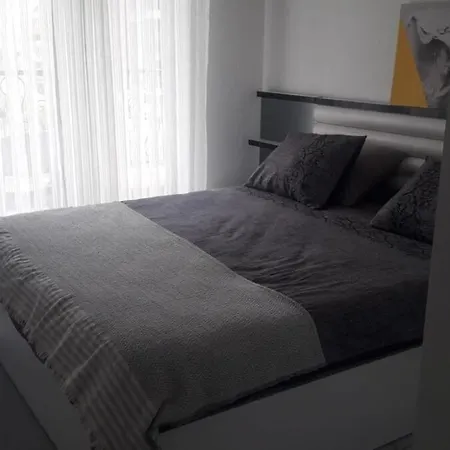 Апартаменты 1 Bedroom Apartment, 500m To The Beach,