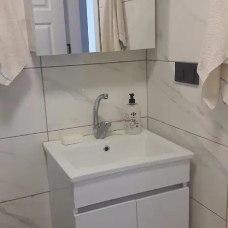 1 Bedroom Apartment, 500m To The Beach, *